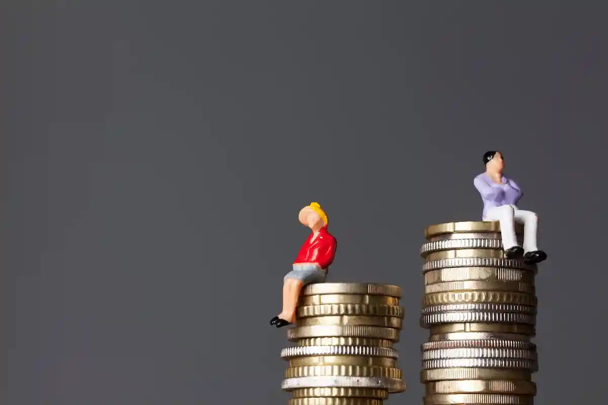 Дискриминация и гендерный разрыв в оплате труда. Фото: Ink Drop / Shutterstock.com