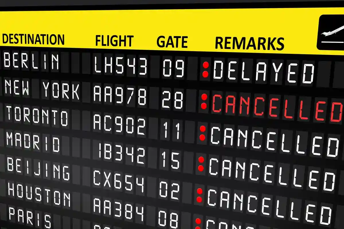 Ситуация с отменами рейсов в аэропортах США достигла пика. Фото: Eviart / shutterstock.com