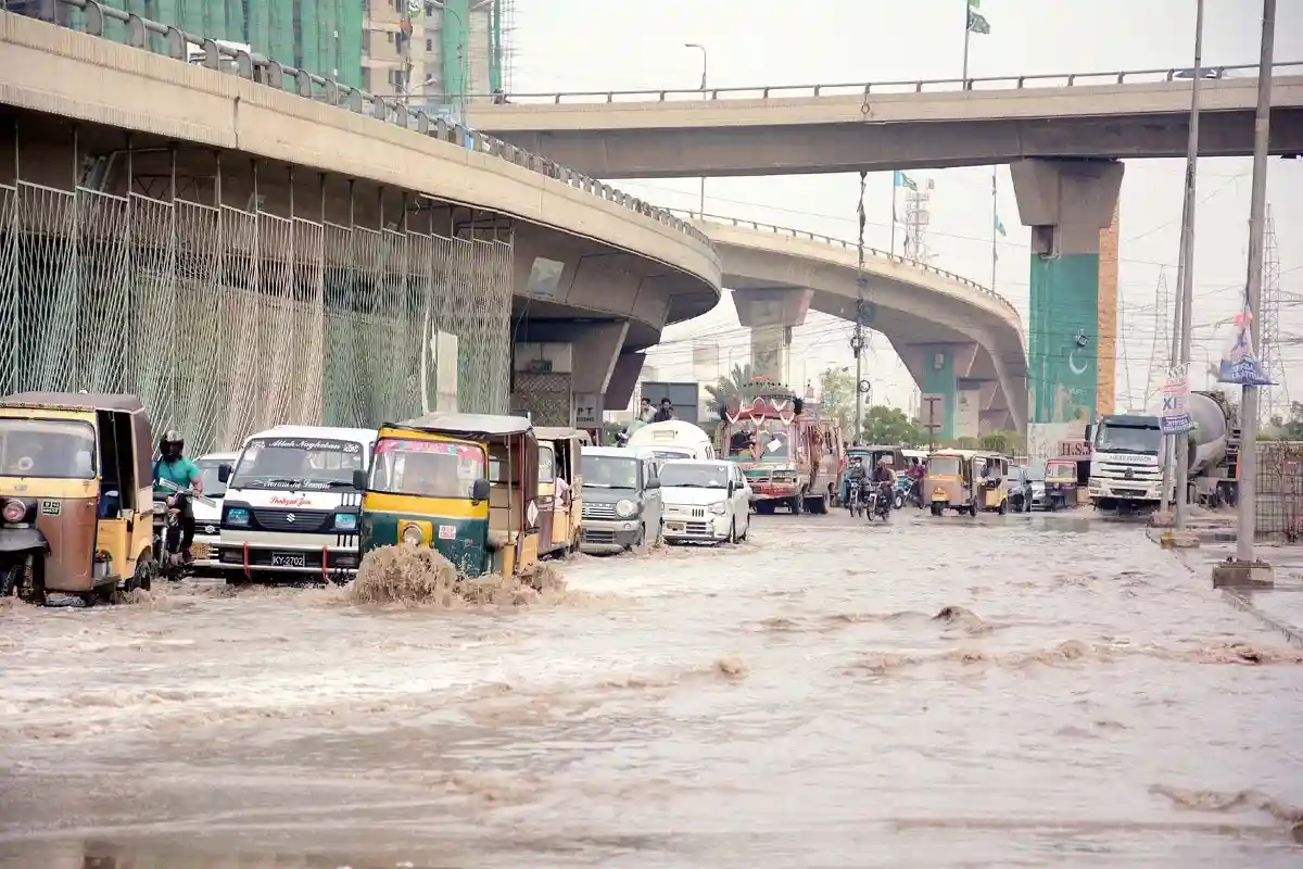 Наводнение затопило треть страны и причинило ущерб на 30 млрд. Фото: Asianet-Pakistan / Shutterstock.com 
