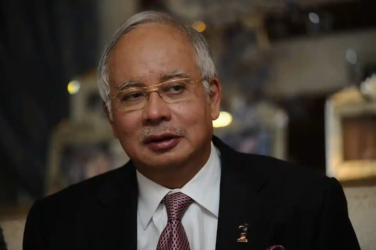 Экс-премьер Малайзии Наджиб просит королевского помилования
