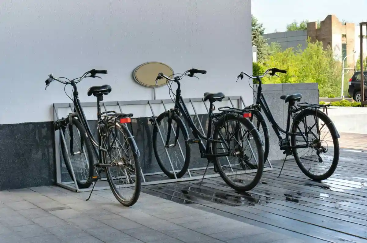 Парковка велосипедов в Германии. Фото: nieriss / shutterstock.com