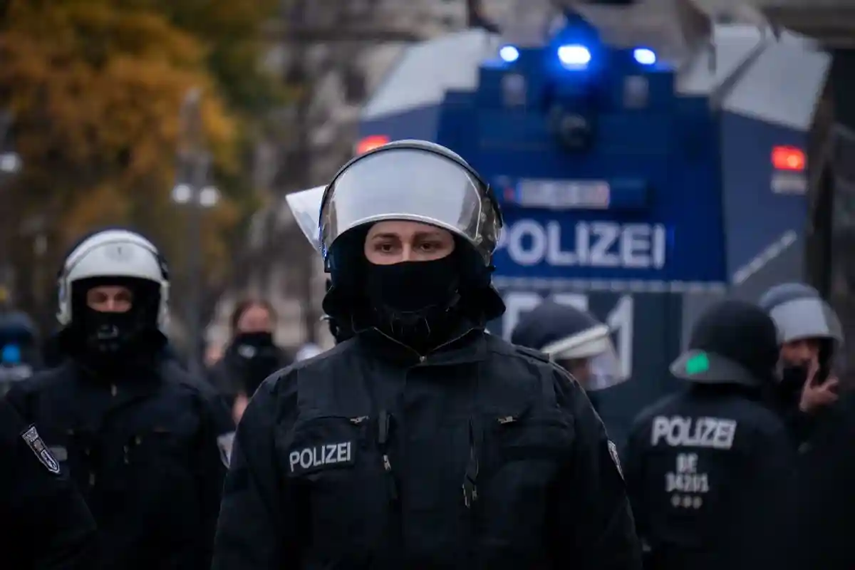 Полиция Берлина не исключает мародерства при блэкауте. Фото: Jaz Online / Shutterstock.com