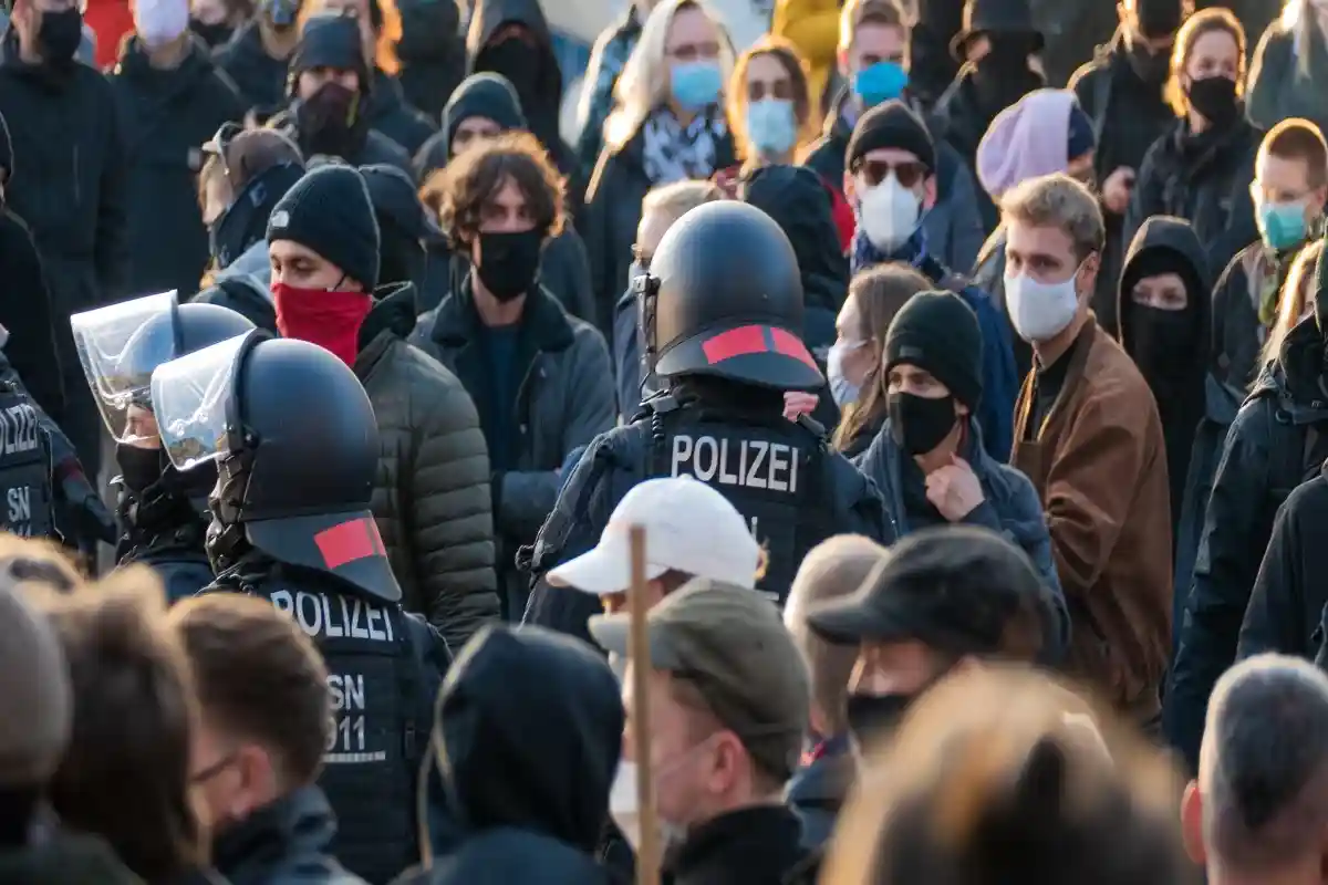 Массовый "ковид-протест" в Лейпциге осенью 2020 года. Фото: Iven O. Schloesser / Shutterstock.com