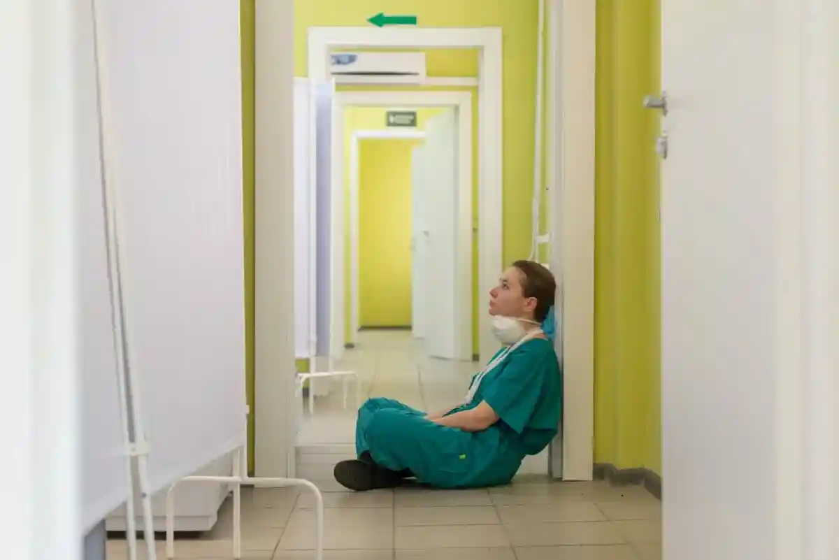Работа во время пандемии накладывает больше ответственности не только на врачей, но и на медсестер Фото: Vladimir Fedotov / Unsplash.com