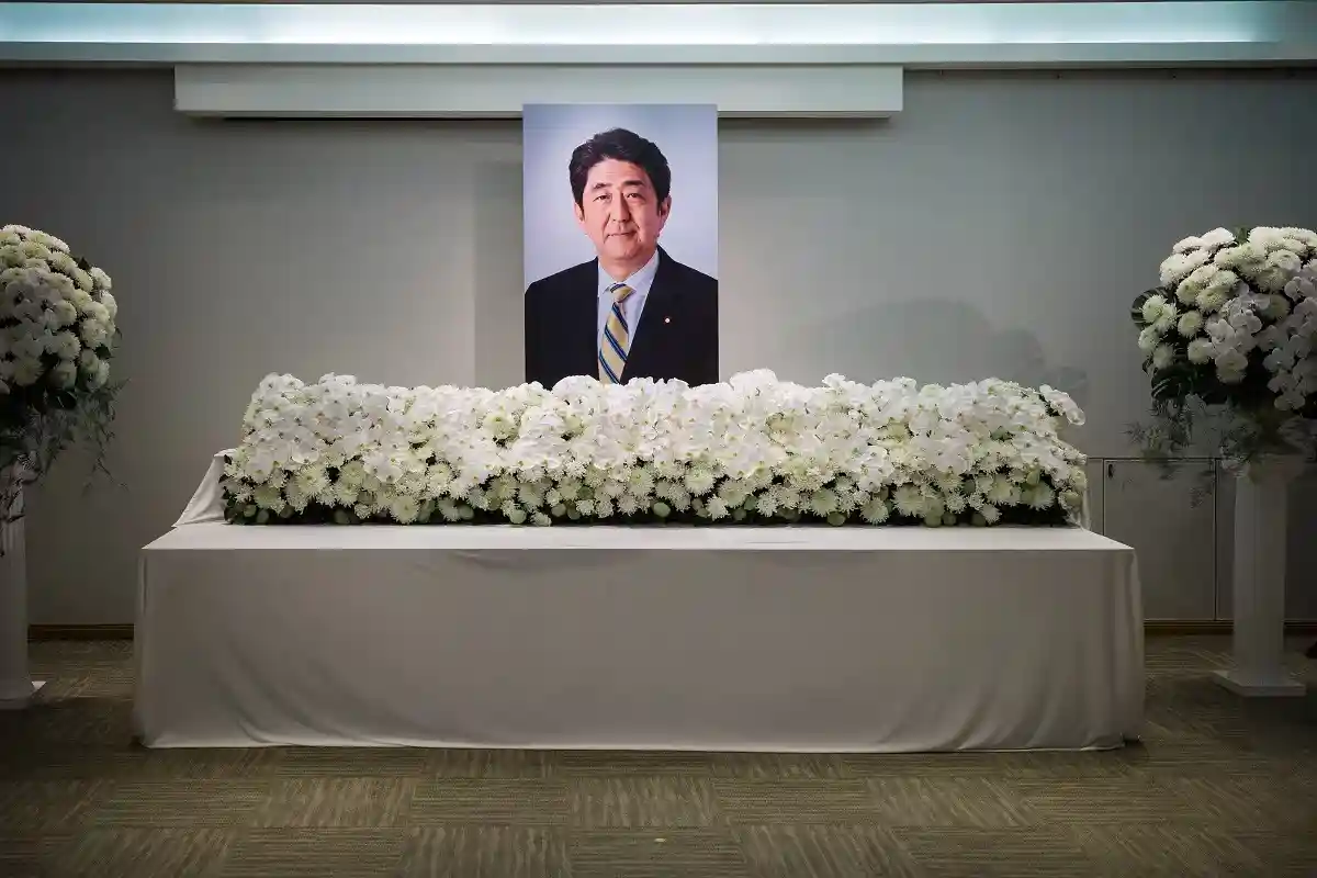 В Японии растет недовольство из-за похорон Синдзо Абэ