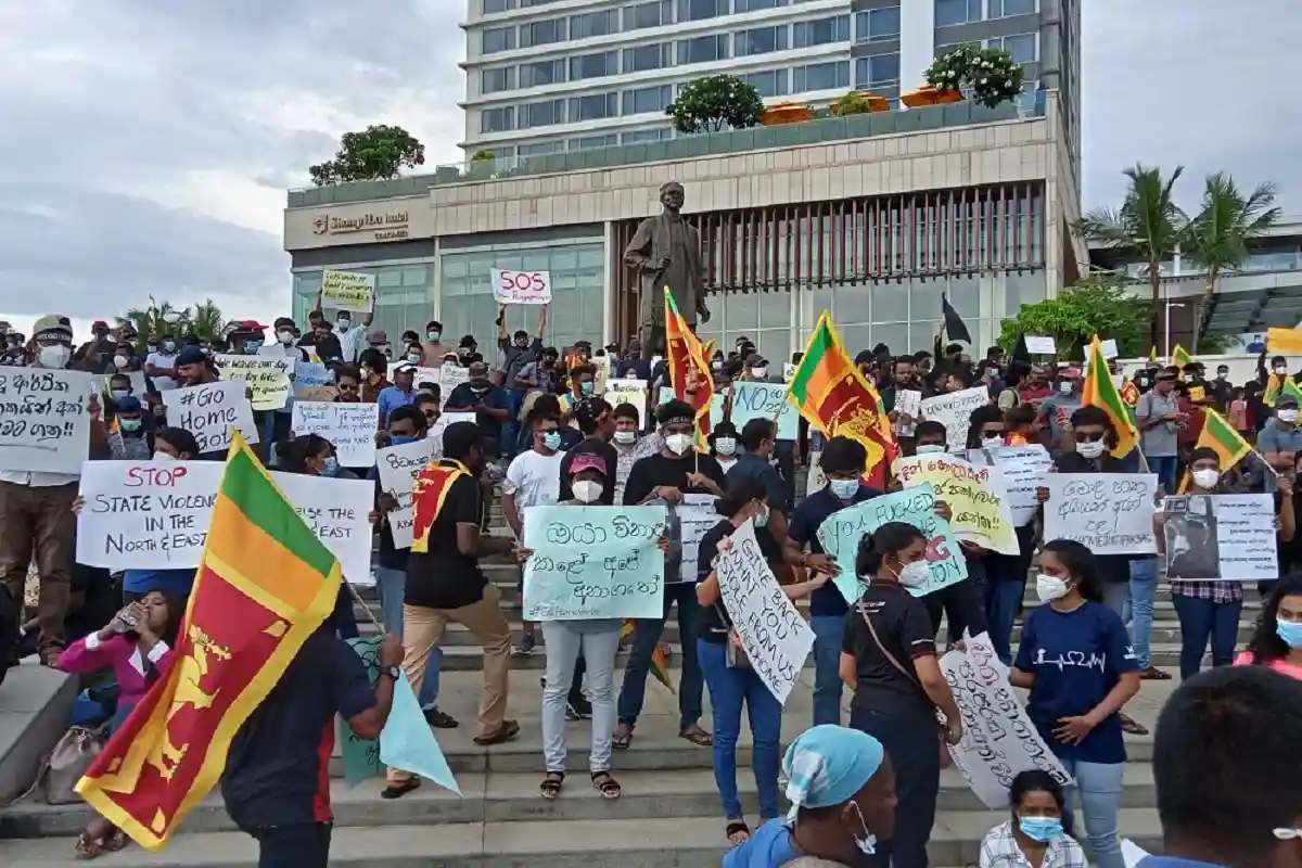 Протесты в Шри-Ланке. Фото: HATHARAS / shutterstock.com