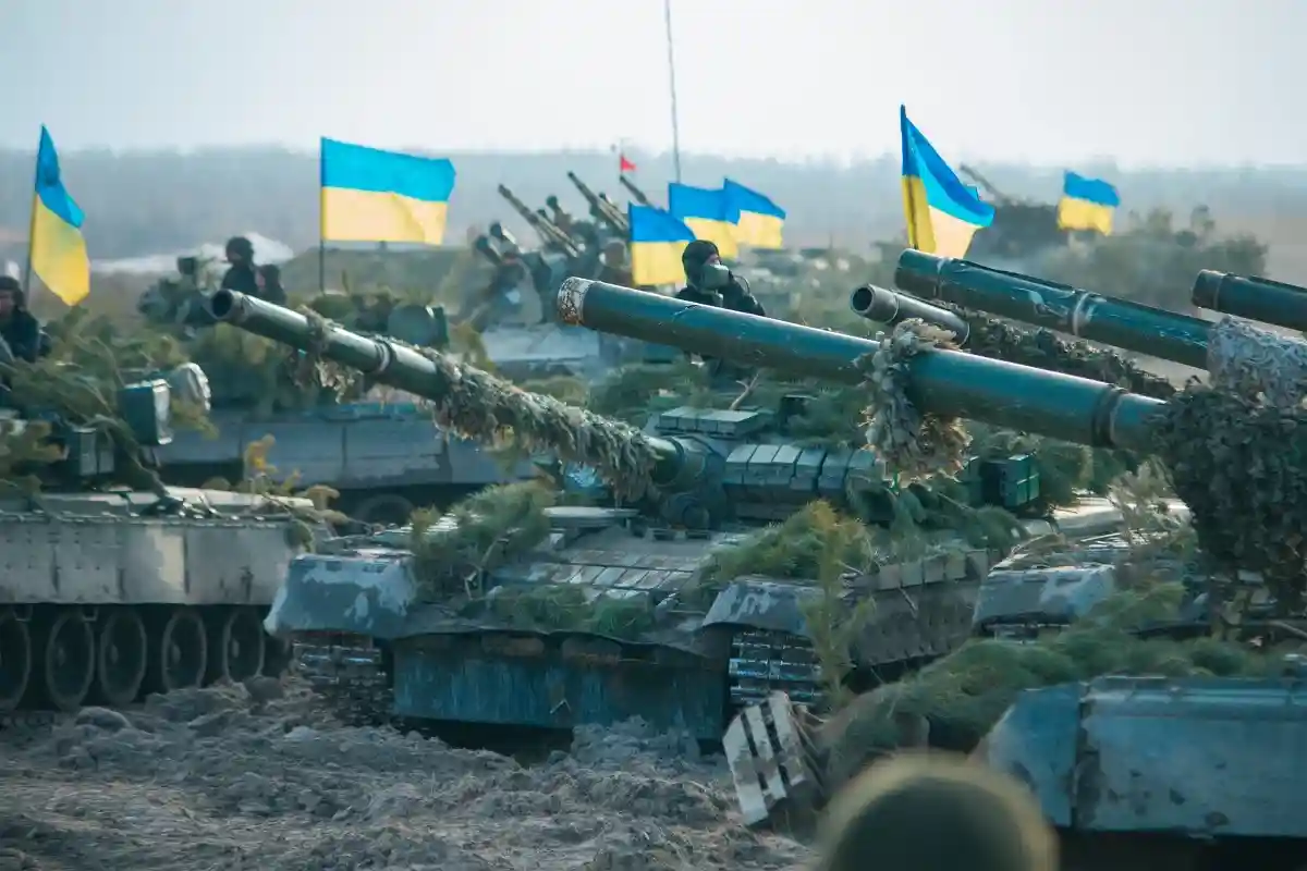 Украина нуждается в технике Запада для обороны от РФ. Фото: Khorkins / Shutterstock.com