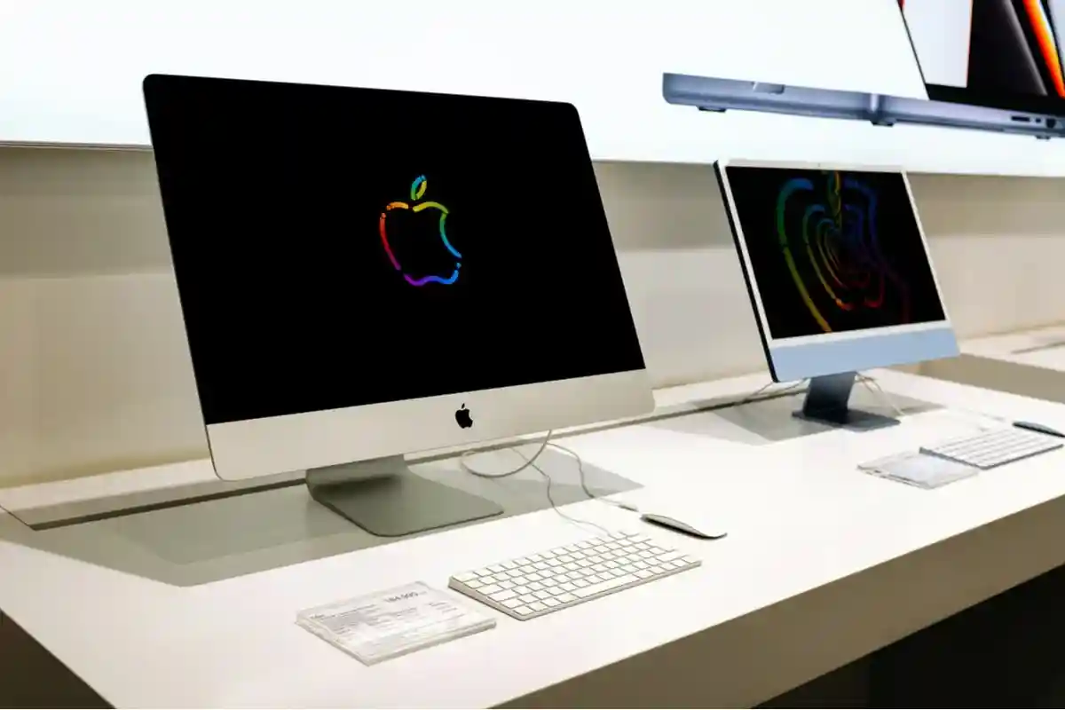 MacBook от Apple. Фото: photo_gonzo / Shutterstock.com