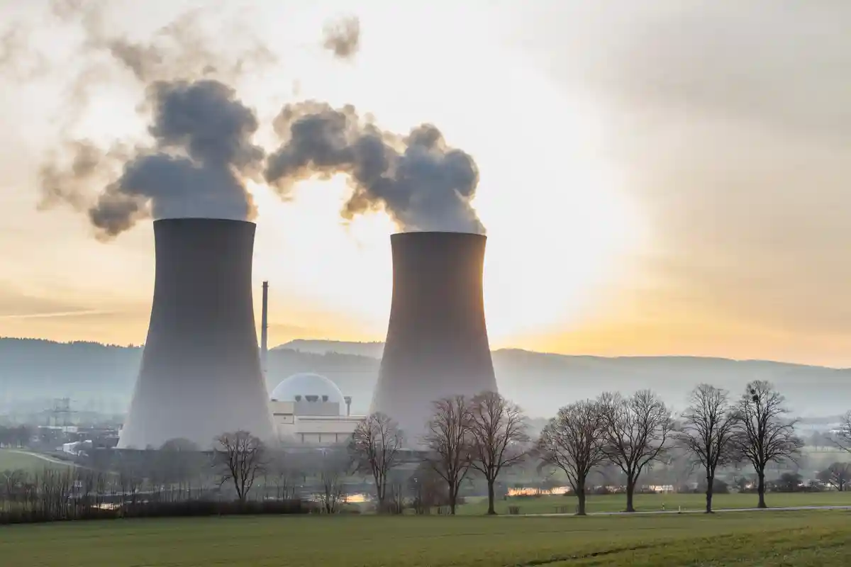 Использование атомных электростанций в Германии вызывает споры. Фото: Christian Schwier / Shutterstock.