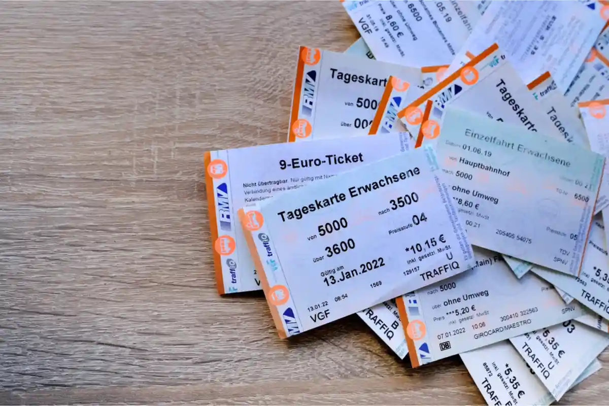 Что известно о билетах за 49 и за 69 евро? Фото: Kittyfly / Shutterstock. 