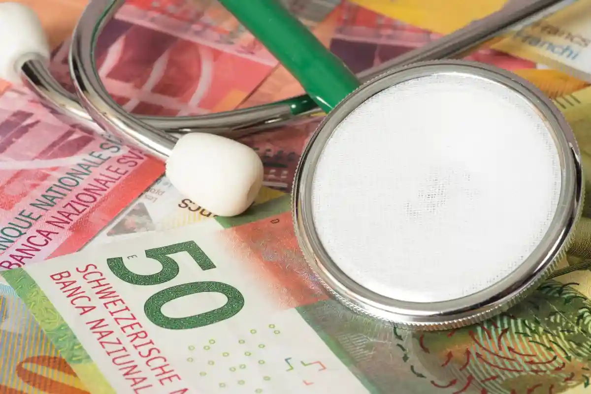 Цена медстраховки в Швейцарии резко вырастет в 2023 году. Фото: Bartolomiej Pietrzyk / Shutterstock.com