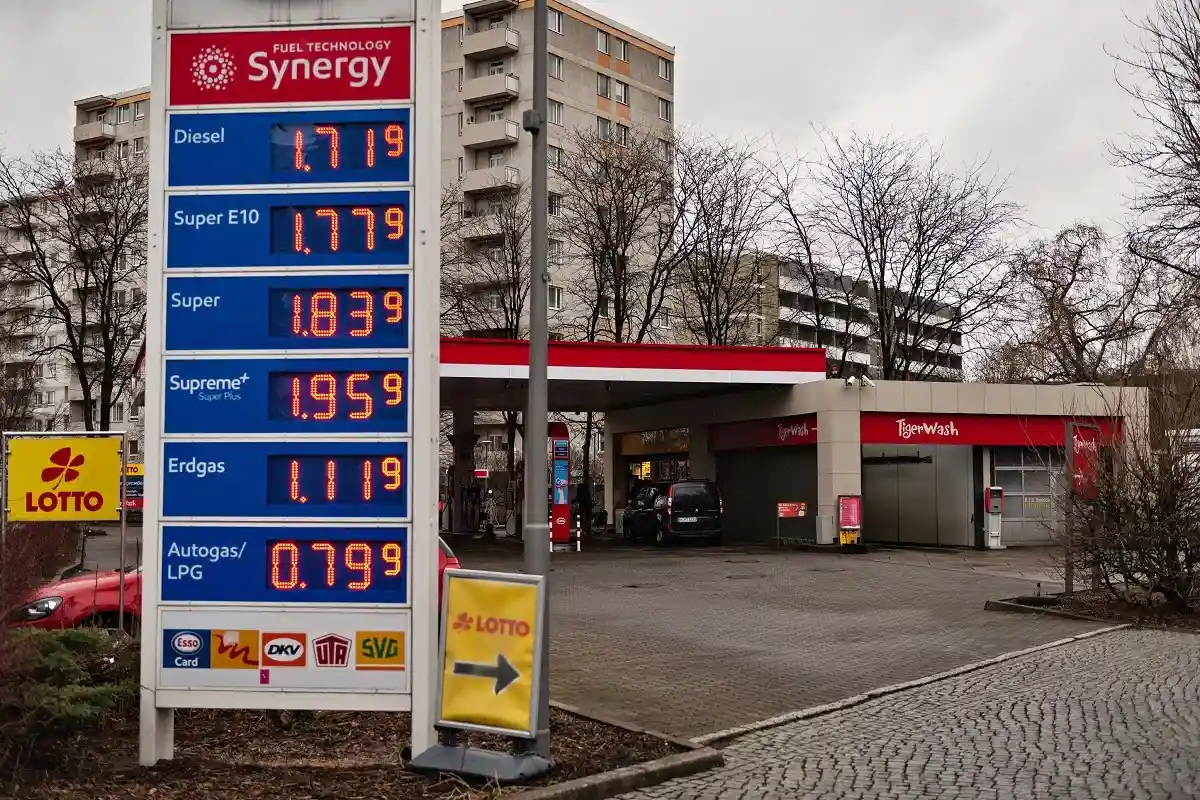 Автомобилистам в Баварии, особенно на юге земли, приходится платить самую высокую цену за бензин. Фото: Aleksejs Bocoks / aussiedlerbote.de