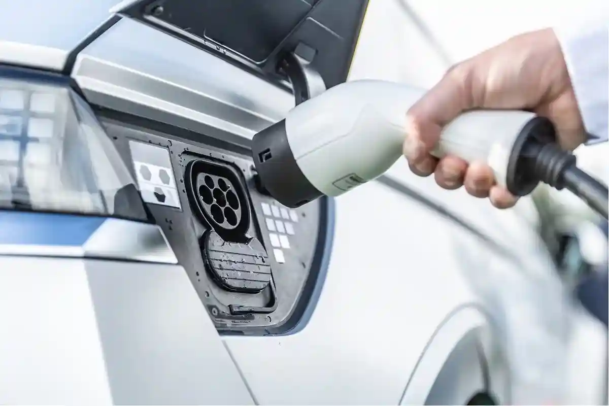Цены на топливо стимулируют интерес к электромобилям