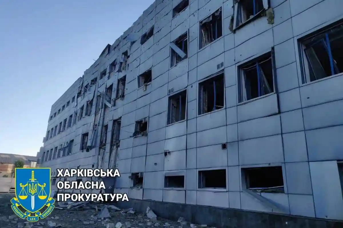 Обстрелянный спорткомплекс в Харькове.