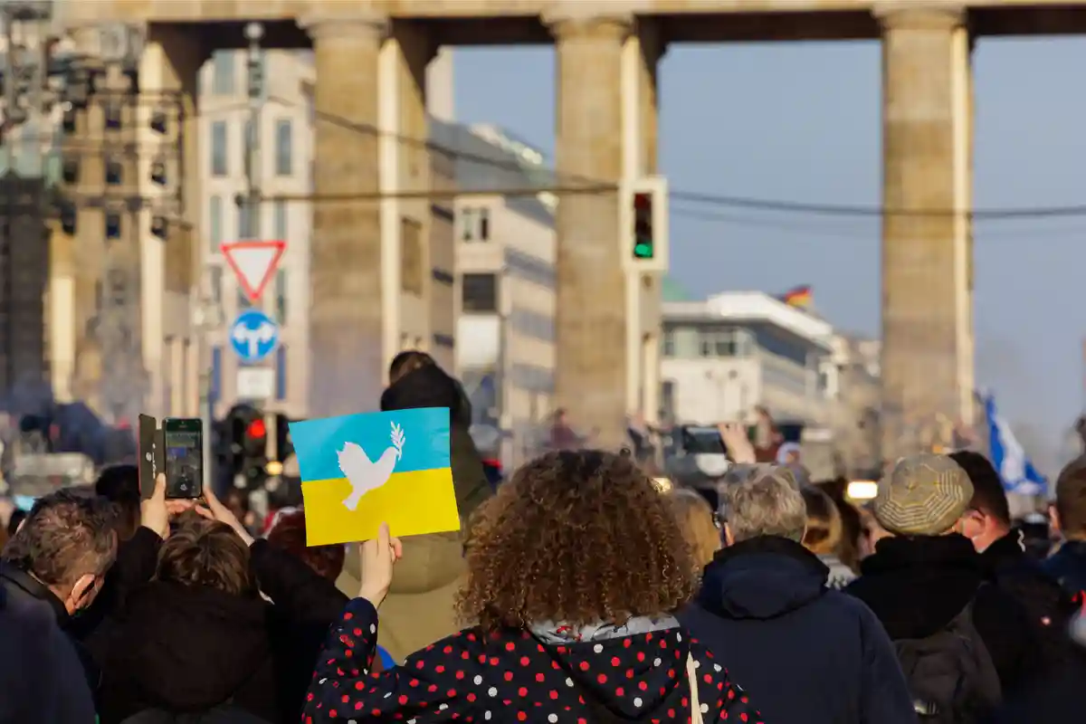 Германия заявила о продолжении поддержки Украины. Фото: mm7 / Shutterstock.