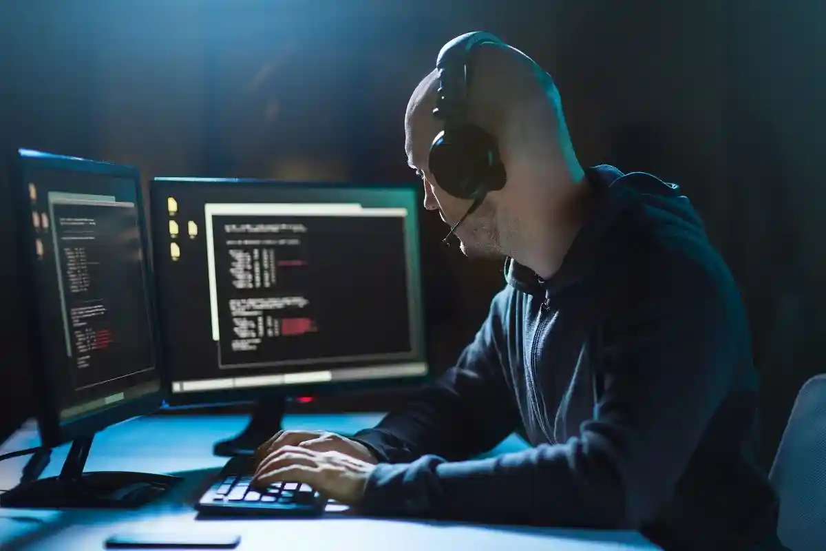 Хакеры сообщают о сохранении доступа к TAP. Фото: Ground Picture / Shutterstock.com 