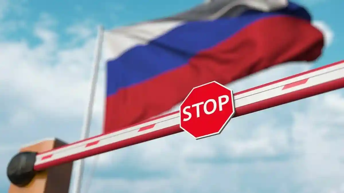 Евросоюз согласовал приостановку упрощенного визового режима с Россией. Фото: Novikov Aleksey/shutterstock.com