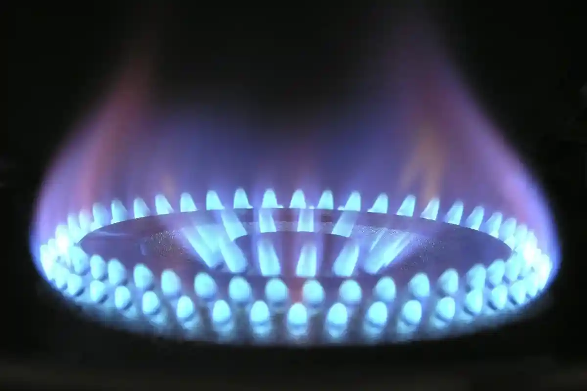Дефицит электроэнергии и газа: пламя. Фото: Magnascan / Pixabay.com