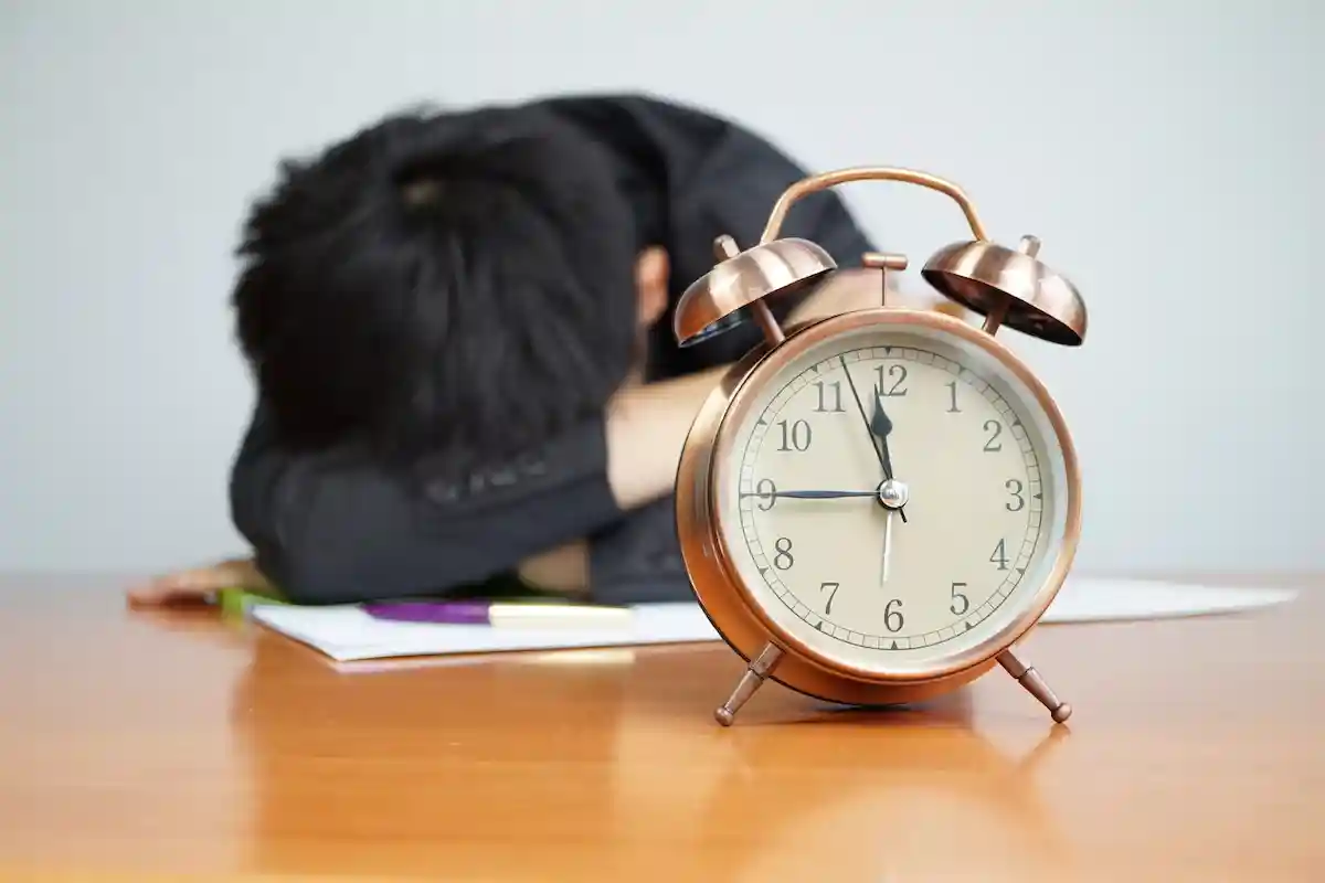 Исследования показали, что подросткам особенно необходим дневной сон. Фото: suwit 1313 / Shutterstock.com