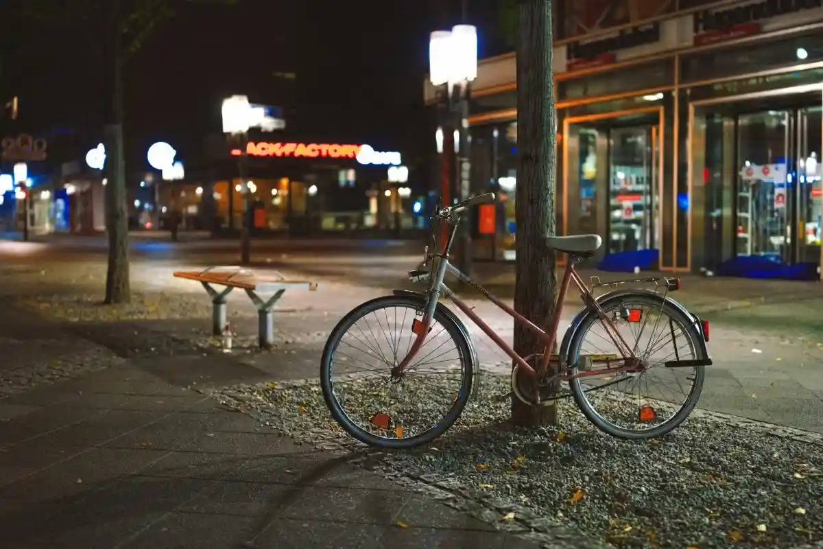 Как ездить на велосипеде ночью в Германии и не получить штраф. Фото: aussiedlerbote.de