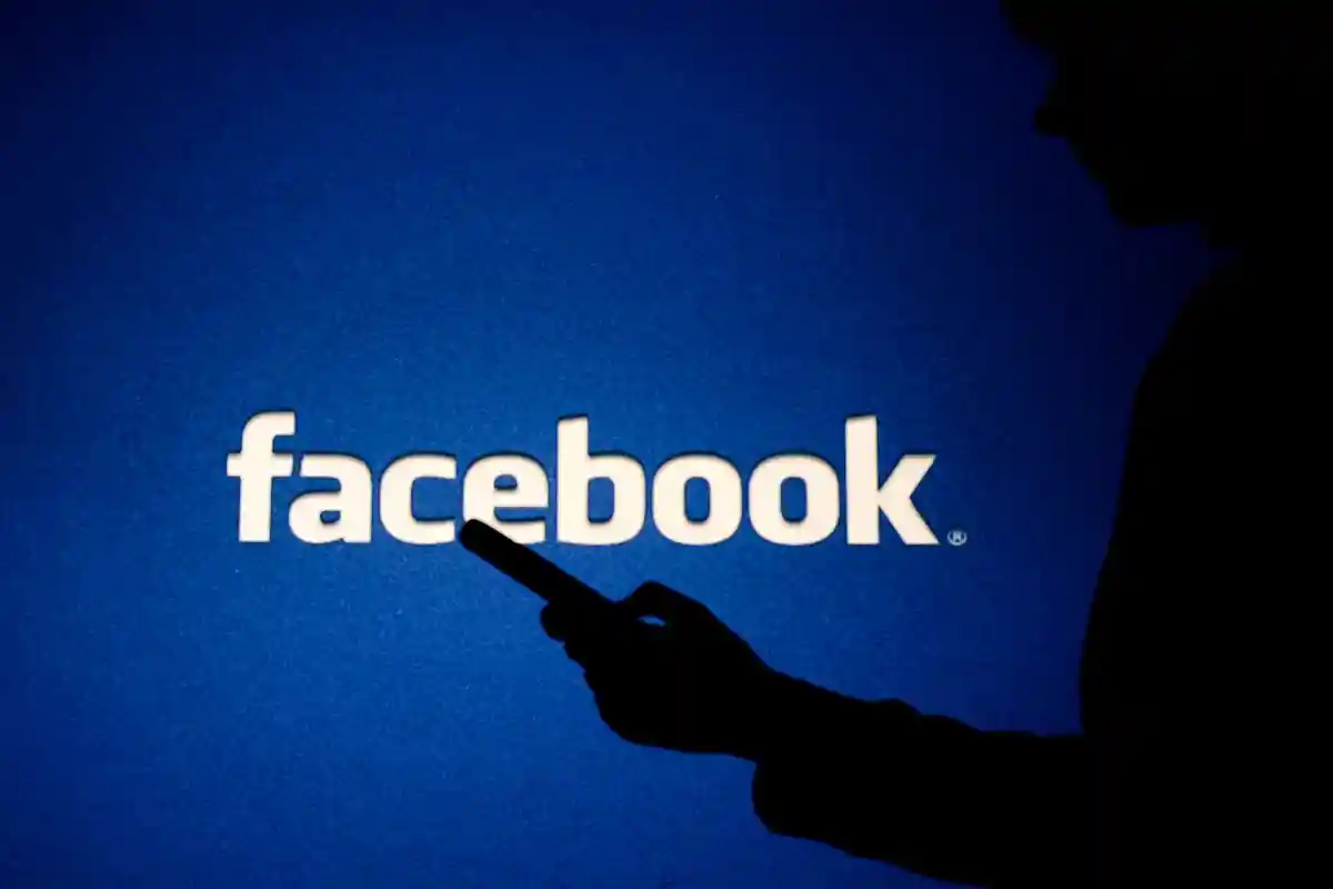 Facebook остановил распространение фейков. Фото: AlexandraPopova / shutterstock.com