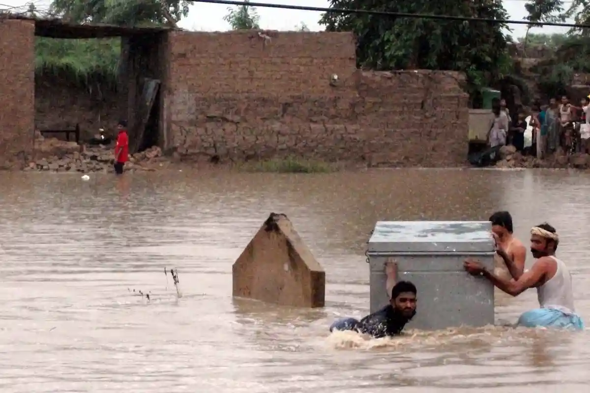 Число жертв наводнения в Пакистане приближается к 1,5 тысячам. Фото: Asianet-Pakistan / Shutterstock.com