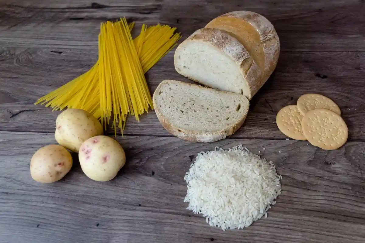 Почему пора убрать из рациона хлеб и картошку? Фото: D. Ribeiro / Shutterstock.com