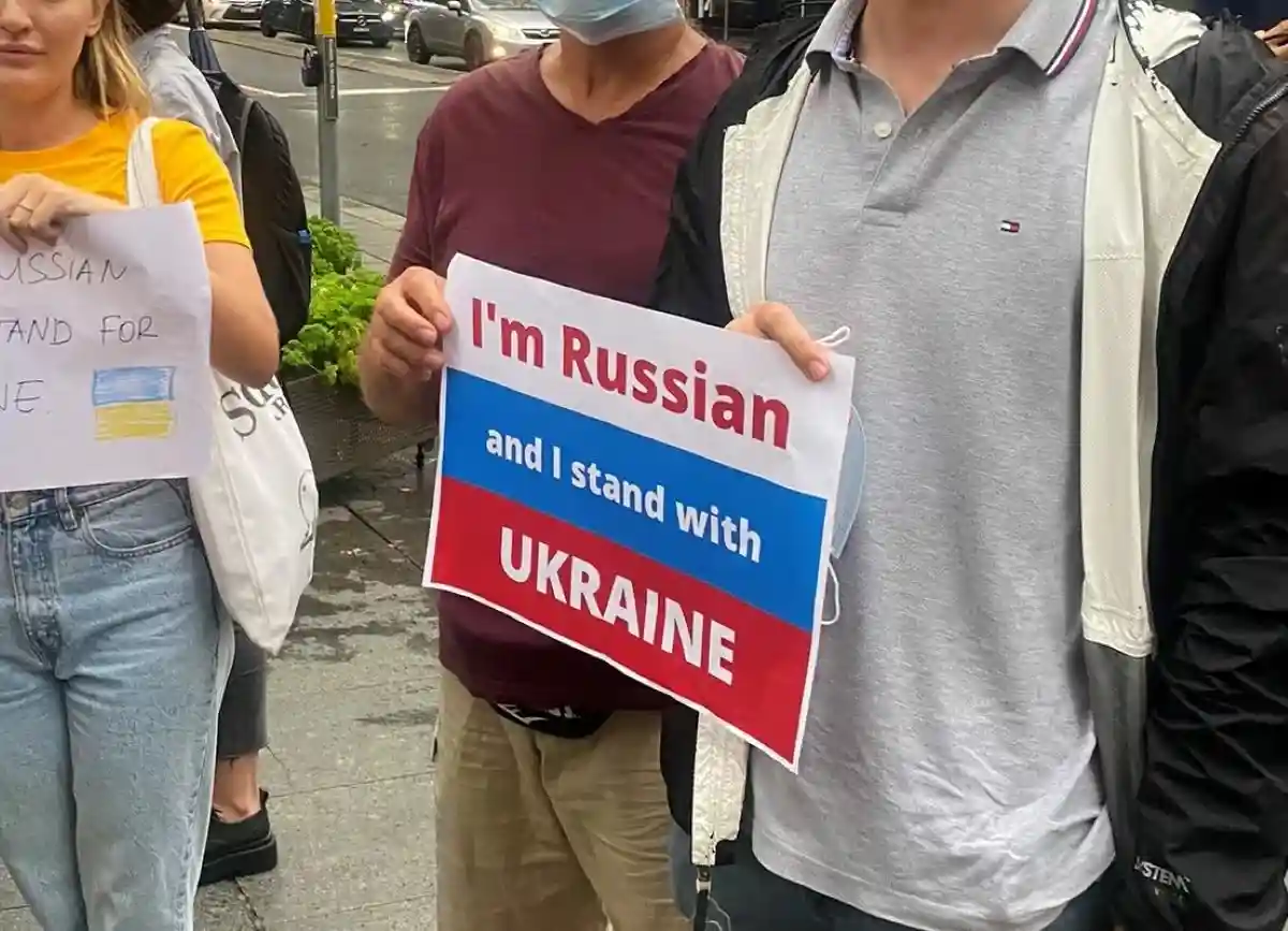 Guardian попросил россиян напрямую высказать свое мнение о войне. Фото: IAmAarav8 / twitter.com