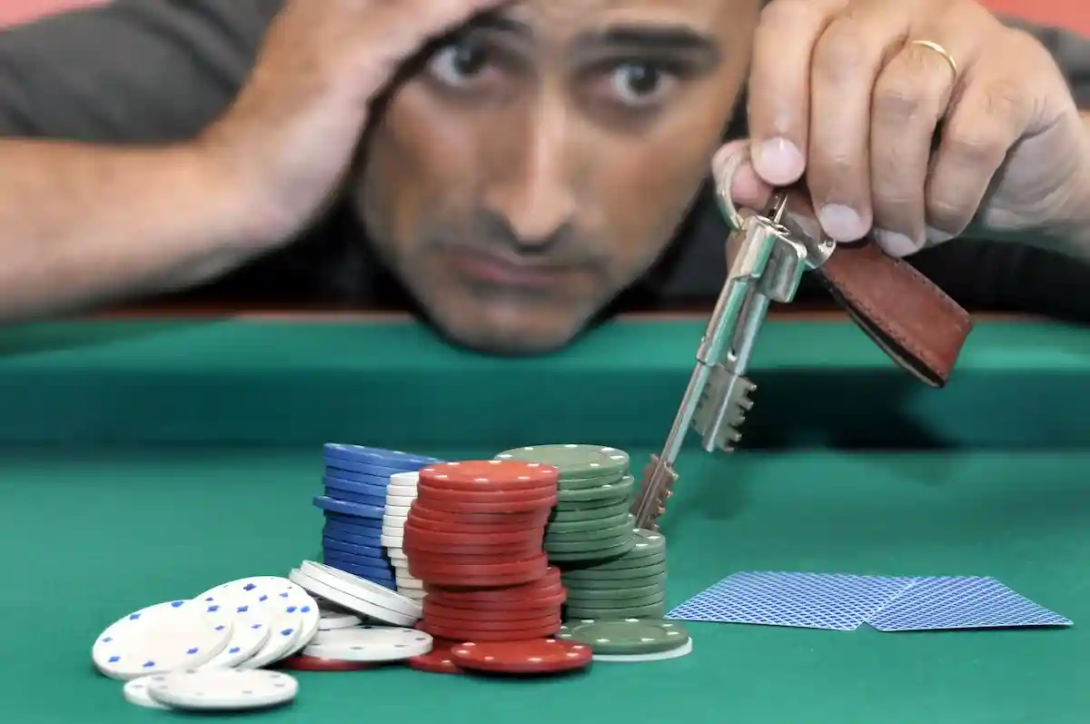 Азартные игры вводят людей в долги. Фото: Luis Louro / Shutterstock.com
