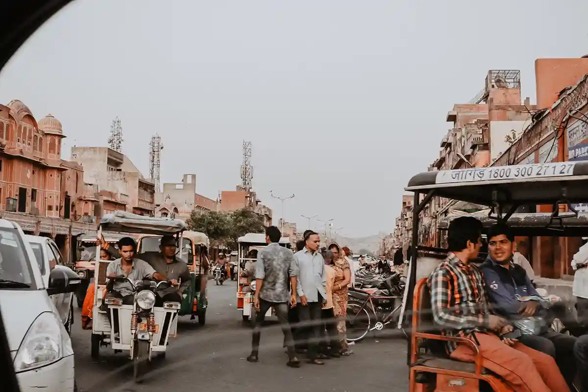 В Индии запретили фейерверки: города задыхаются от автомобильных выхлопов. Фото: Ibrahim Rifath / unsplash.com