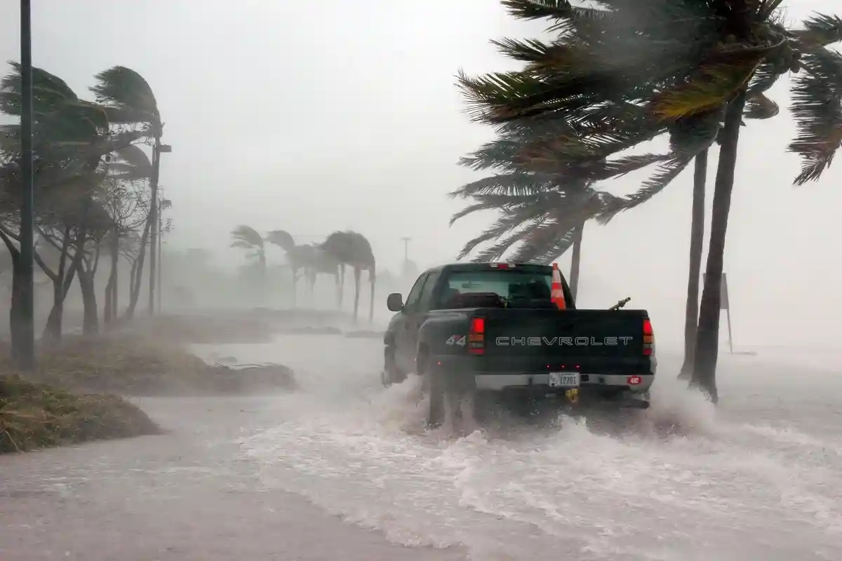 Канада готовится к нападению урагана «Фиона»