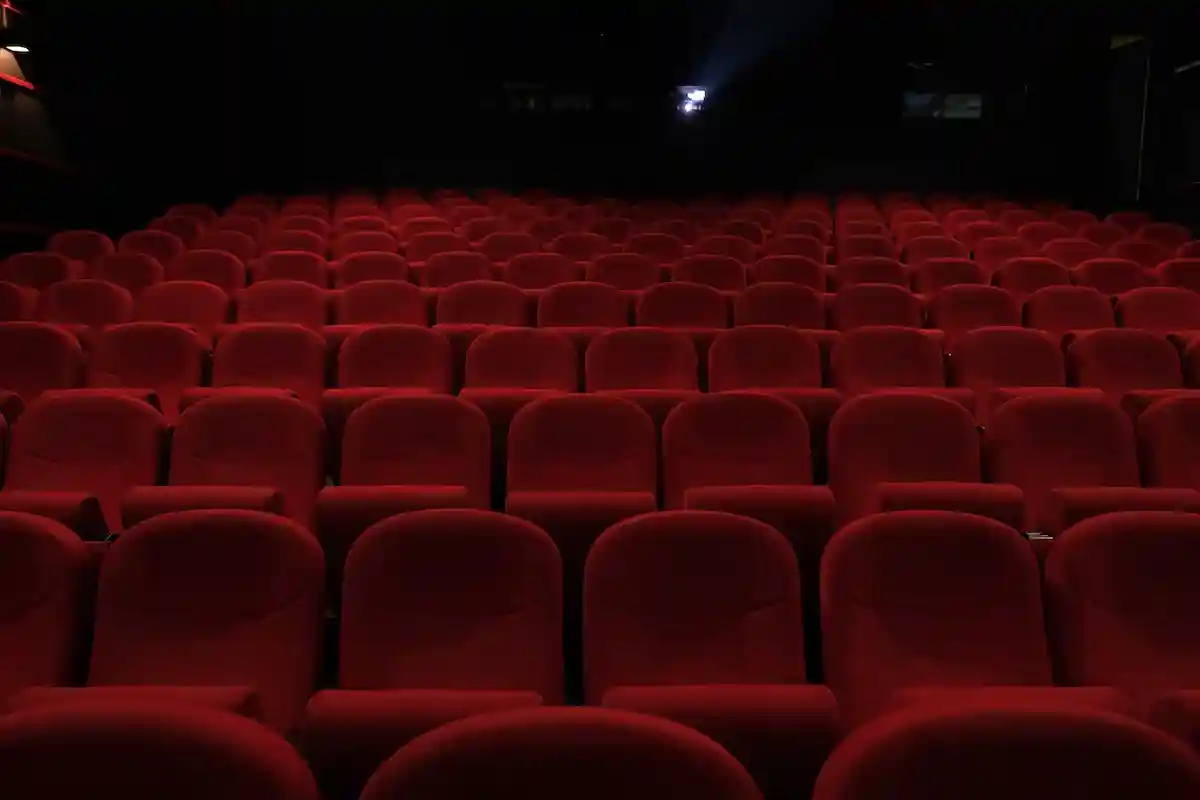 Кинотеатры Германии не будут пока закрываться. Фото: Boragoo / Shutterstock.com