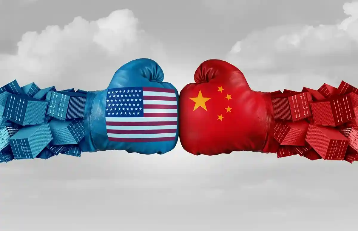 Китай вводит санкции против оборонных компаний США. Фото: Lightspring / Shutterstock.com
