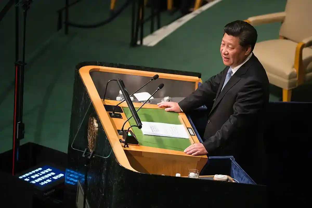 Китаю нужна ООН: Си Цзиньпин выступает на открытии 70-й Генеральной Ассамблеи ООН. Фото: Drop of Light / shutterstock.com