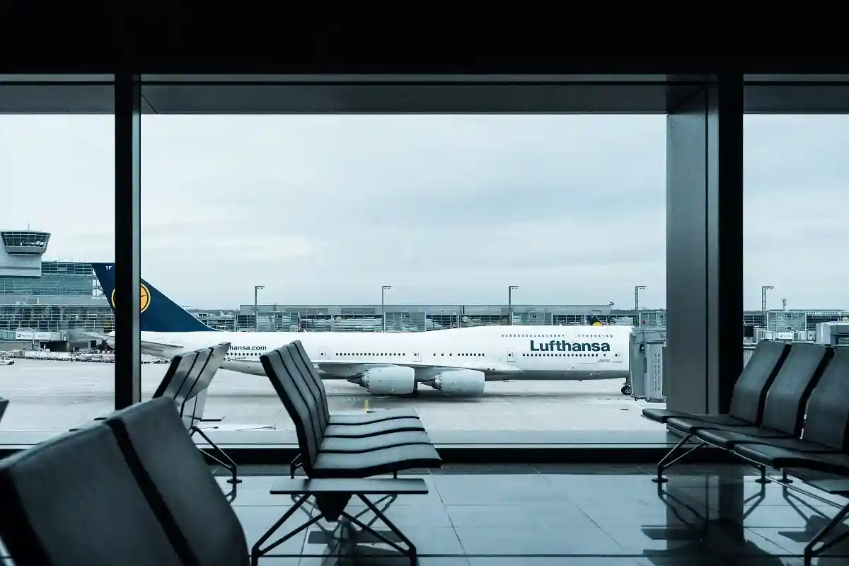 Компания Lufthansa не понимает пилотов. Фото: Dennis Gecaj / unsplash.com