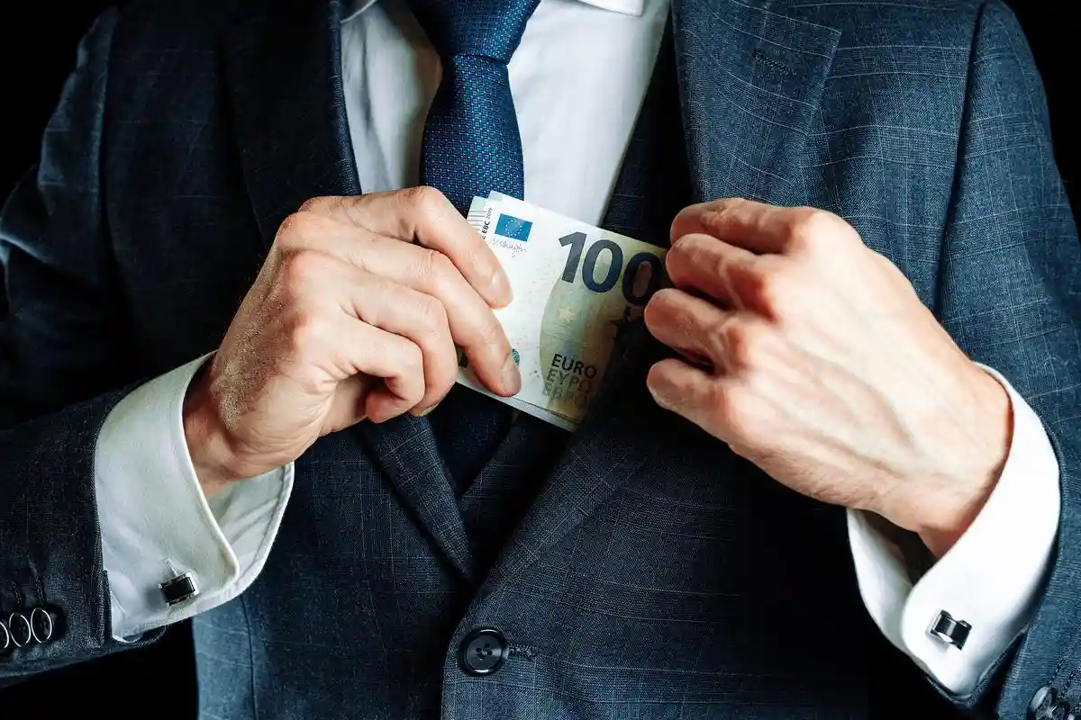 Кто считается богатым в Германии: для этого не обязательно получать миллионы евро в год. Фото: MVelishchuk / shutterstock.com