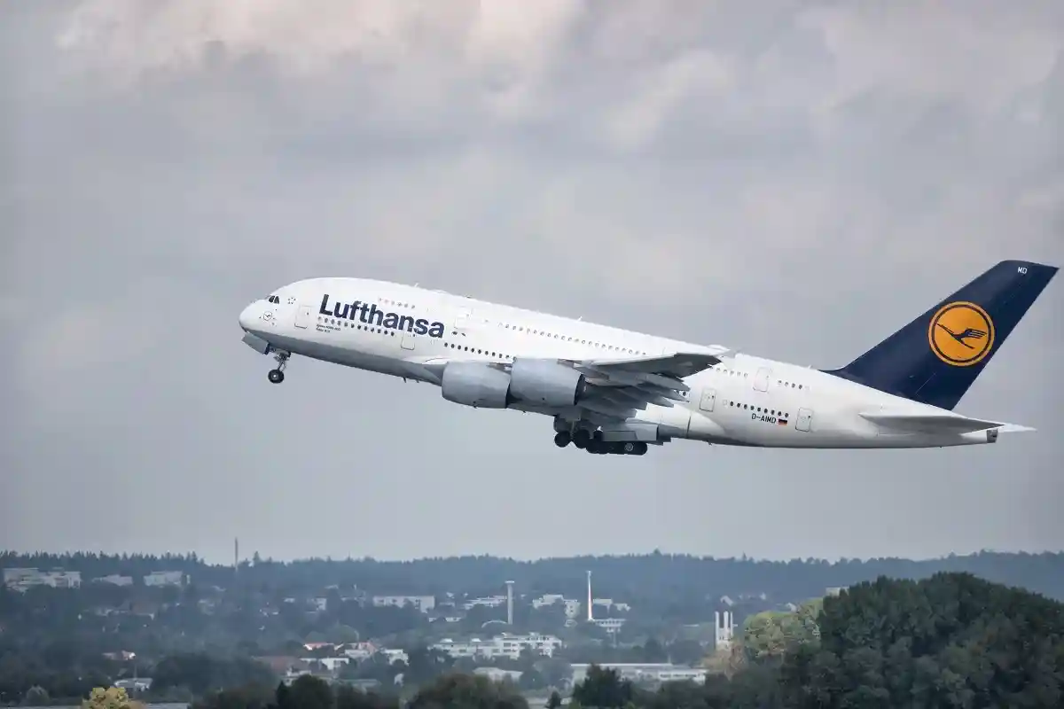 Lufthansa планирует нанять сотрудников