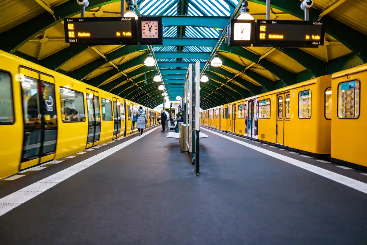 Маски в немецком метро носят не всегда. Фото: Perekotypole / Shutterstock.