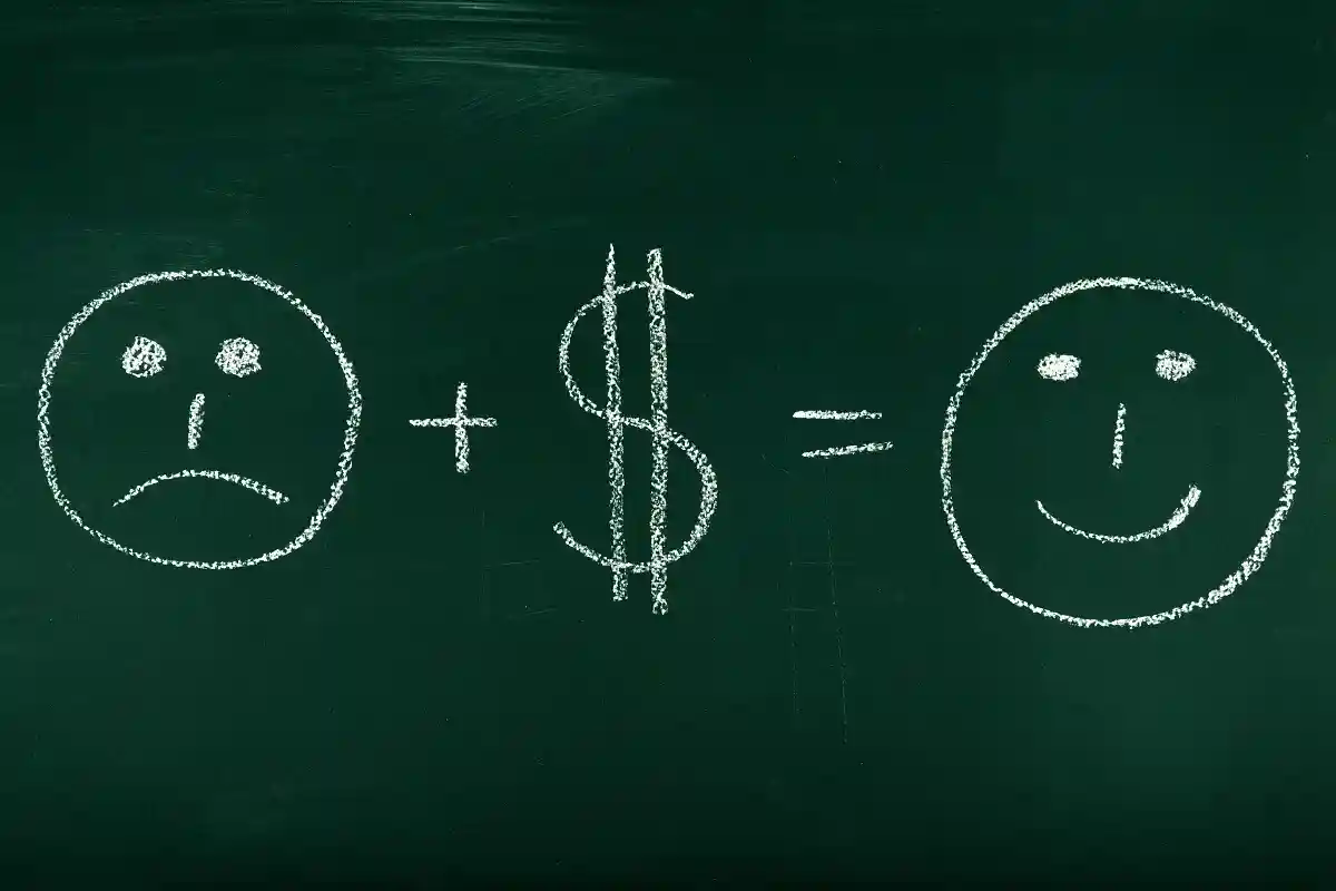 Лауреат Нобелевской премии по экономике Дэниел Канеман и его коллега Ангус Дитон определили магический порог счастья в 75 000 долларов США.
