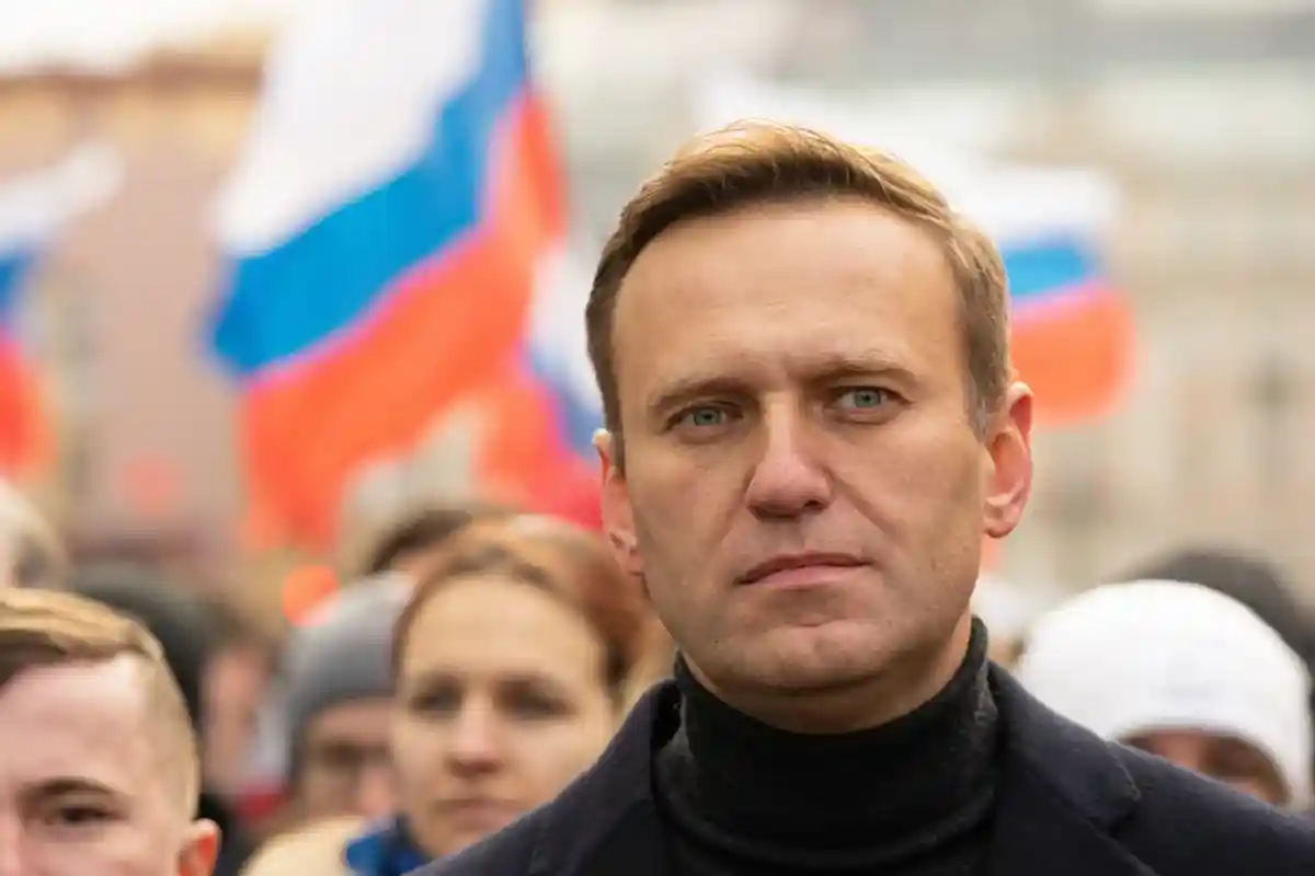 Адвокату Навального запретили проносить на встречи любые документы