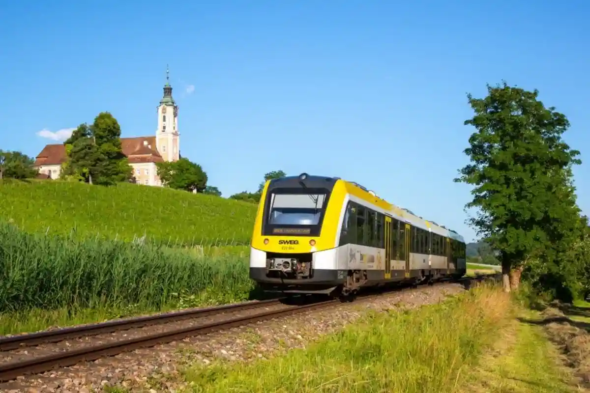 Путешествуйте по региону с недорогими билетами на поезд. Фото: Markus Mainka / shutterstock.com