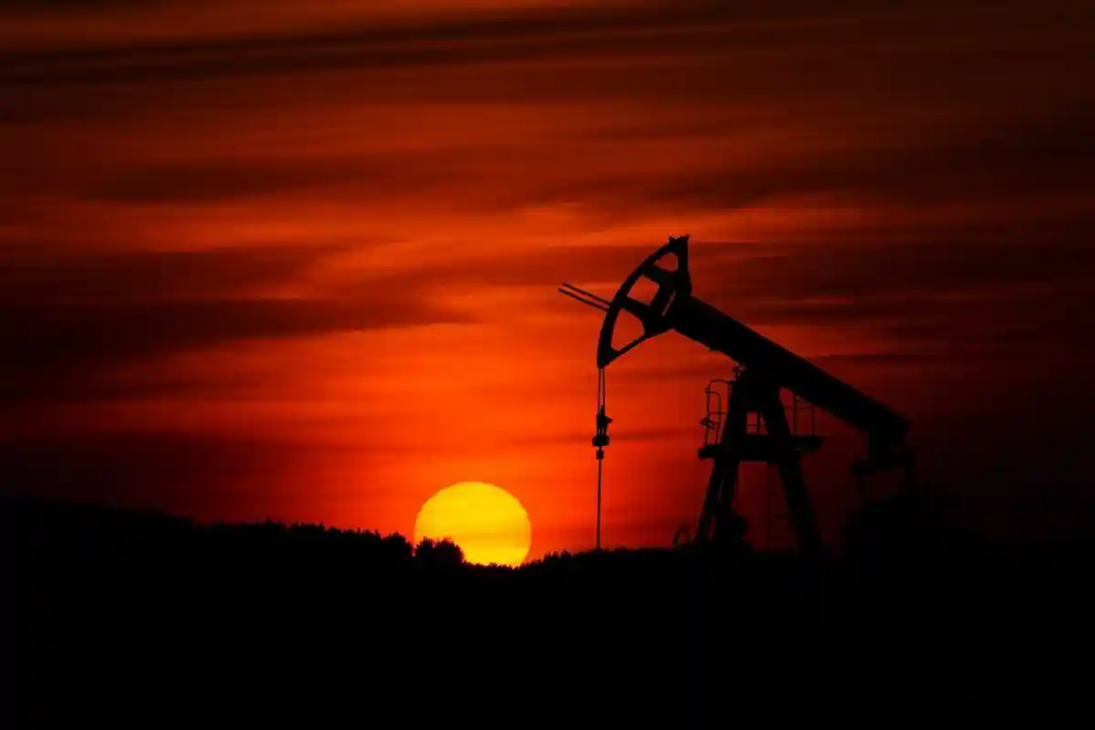 Нефтяные компании скрывают масштабы выбросов — BBC. Фото: Zbynek Burival / unsplash.com
