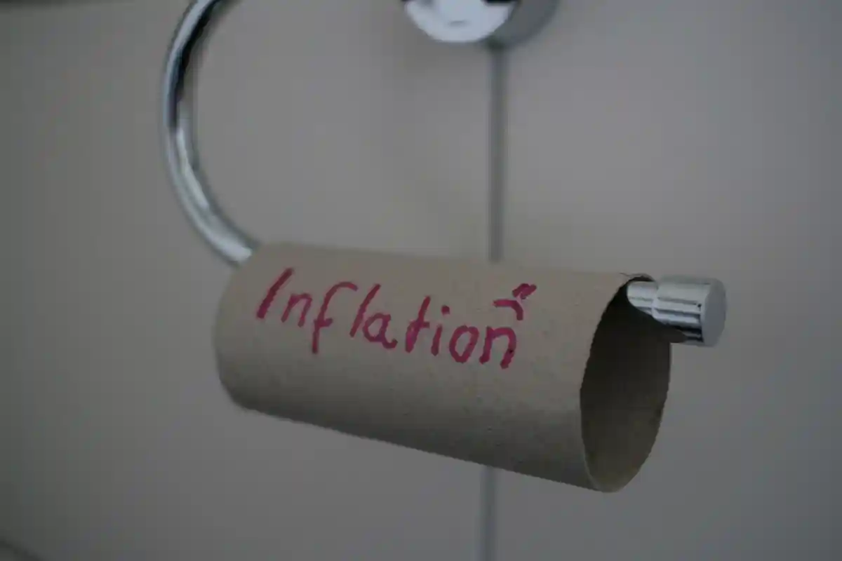 Новый только инфляции может произойти из-за повышения минимальной зарплаты. Фото: Joachim Schnurle / Unsplash.com