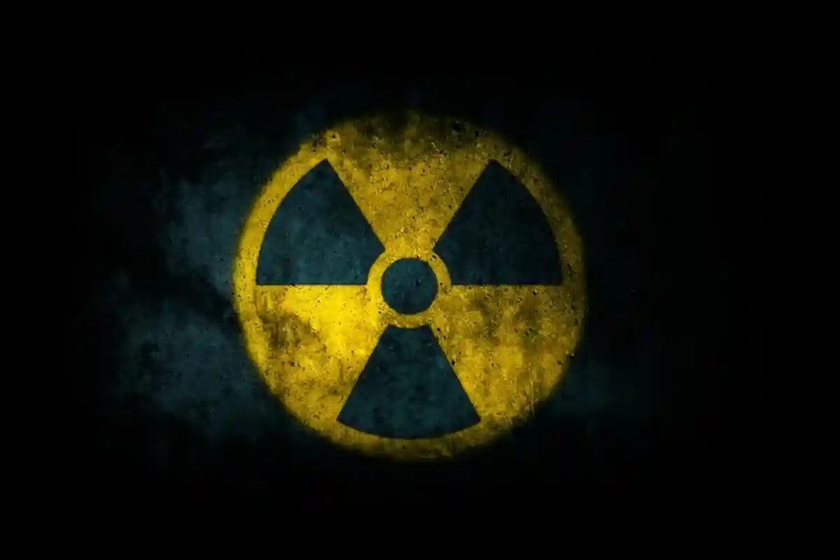 Отверстия в бочках с радиоактивными отходами в Лубмине. Фото: fewerton / shutterstock.com