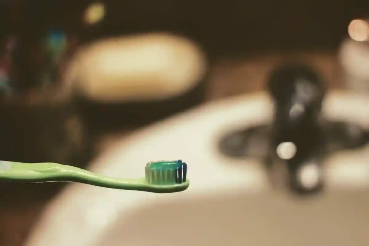 Почему нельзя глотать зубную пасту