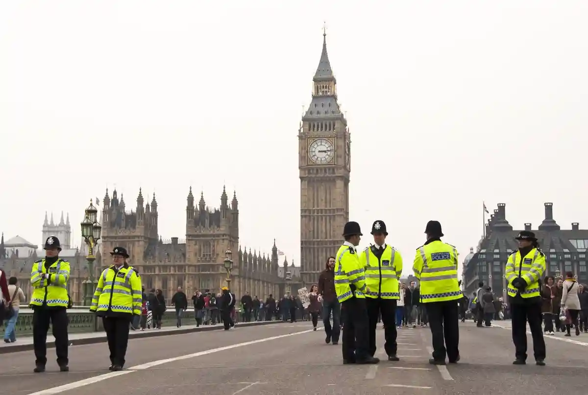 Полиция Лондона регулярно нарушает права