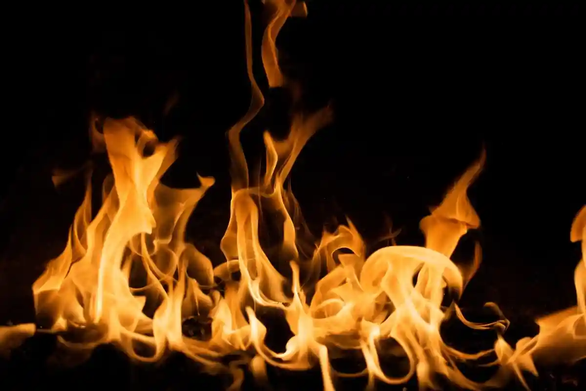 Пожар унес жизнь человека. Фото: Guido Jansen / unsplash. com 