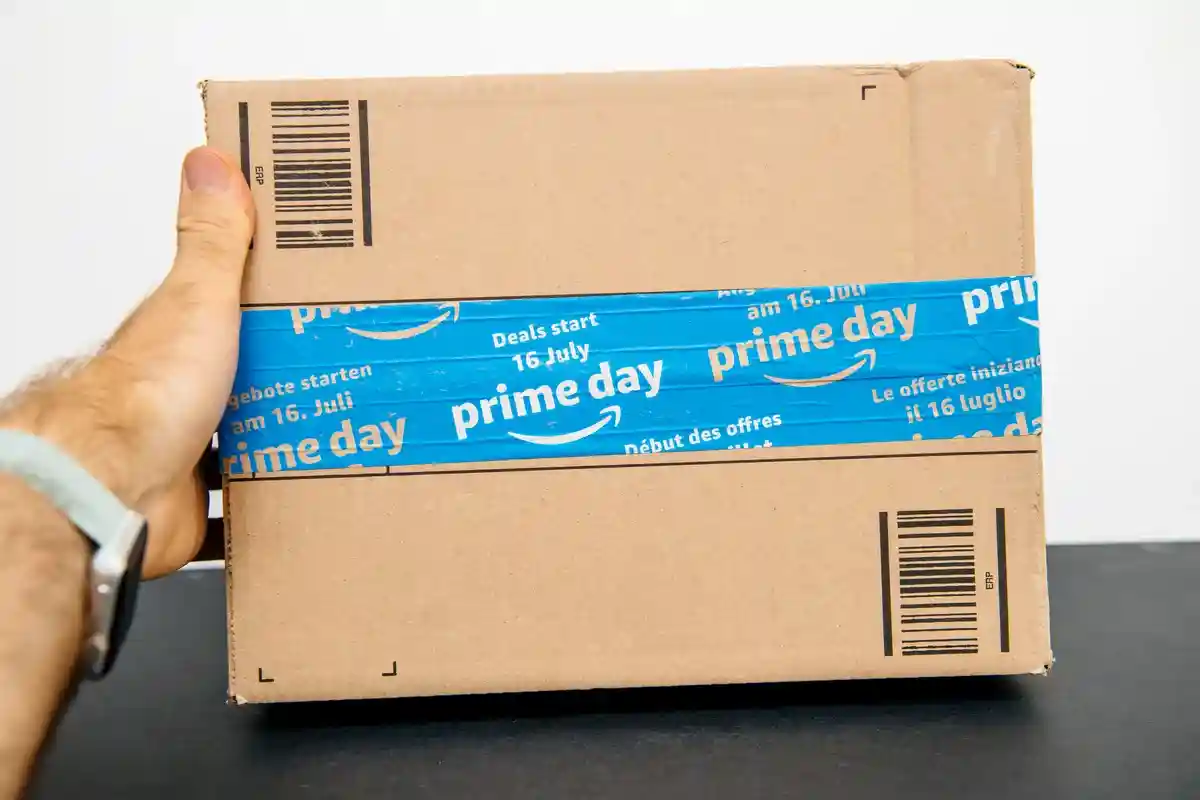 Почему Prime Day в Amazon запускается второй раз за год? Фото: Hadrian / Shutterstock