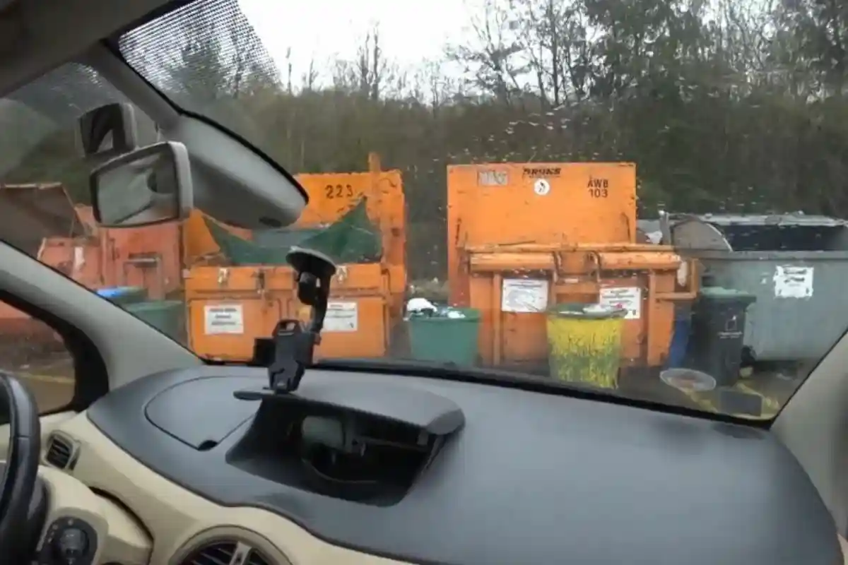 Можно ли привозить мусор в Wertstoffhof во внерабочее время. Фото: скриншот / youtube.com