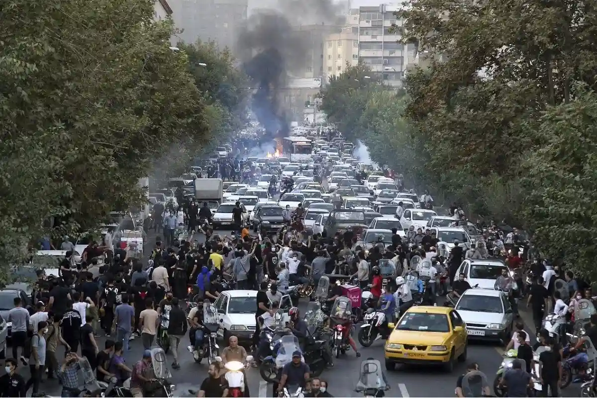 Протесты в Иране продолжаются. Десятки погибших